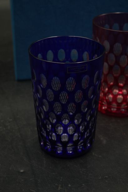 SAINT LOUIS. Deux gobelets en verre teinté...