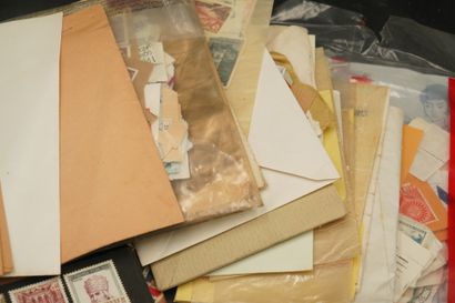 Réunion de timbres France et étranger. Trois...