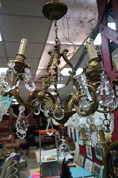 Lustre à 6 lumières et suite de quatre appliques...