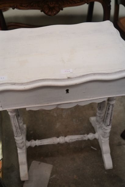 Table de salon de forme mouvementée, en bois...