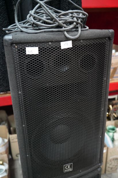 Deux enceintes Audio Phony. En l'état, le...