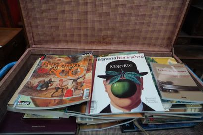 BEAUX ARTS, lot de volumes et revues. En...