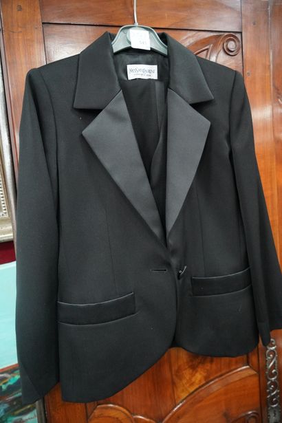 Yves Saint Laurent. Tailleur trois pièces...
