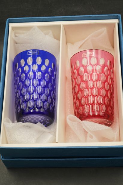 SAINT LOUIS. Deux gobelets en verre teinté...