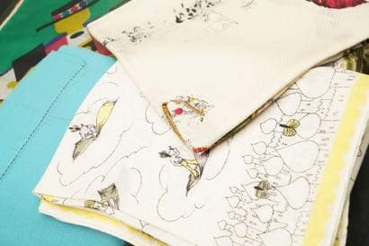 Réunion de foulards, dont Pierre Cardin ;...