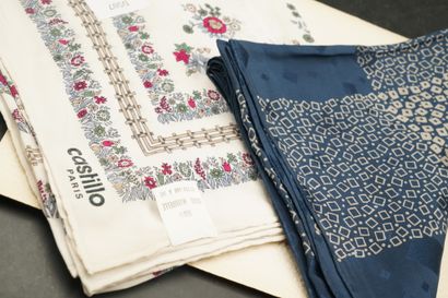 Réunion de foulards, dont Pierre Cardin ;...