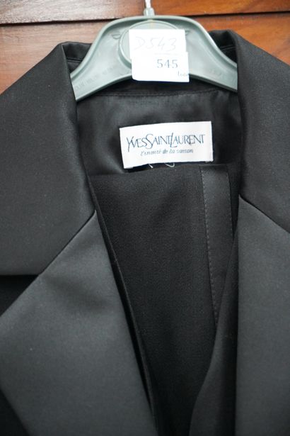 Yves Saint Laurent. Tailleur trois pièces...
