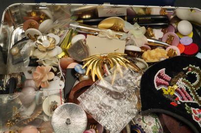 Réunion de bijoux fantaisie. En l'état.