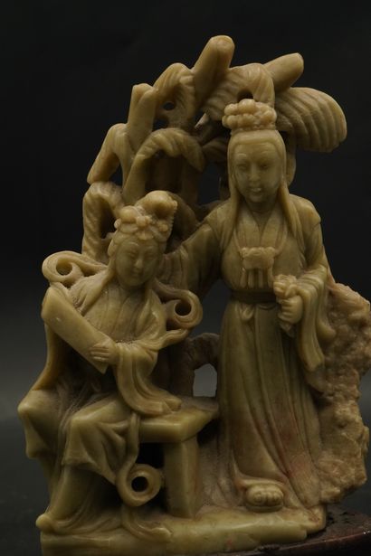 Statuette de Dignitaires asiatiques en pierre...