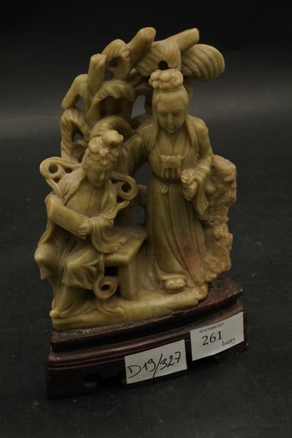 Statuette de Dignitaires asiatiques en pierre...