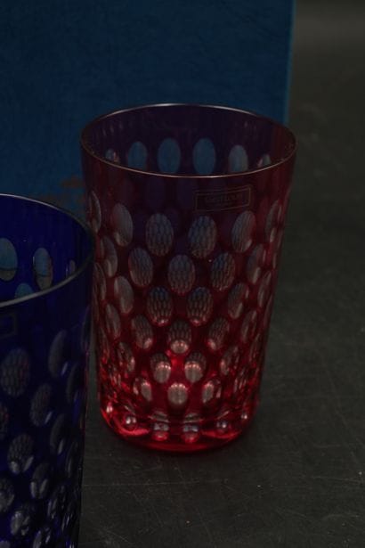 SAINT LOUIS. Deux gobelets en verre teinté...