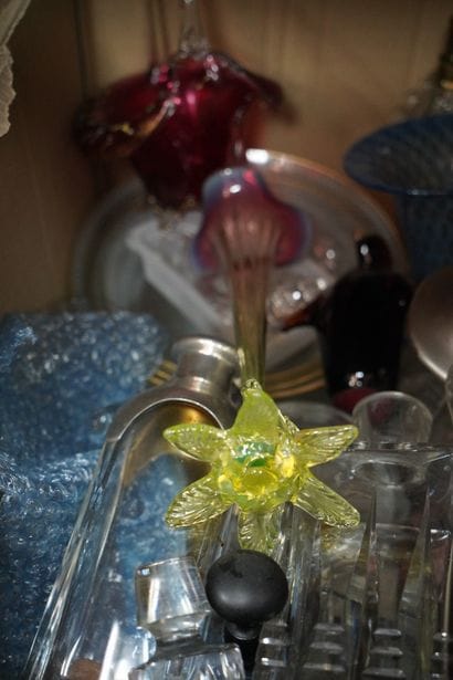 Réunion de cristal ou verre, comprenant :...