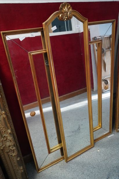 Miroir à parcloses dans un encadrement en...