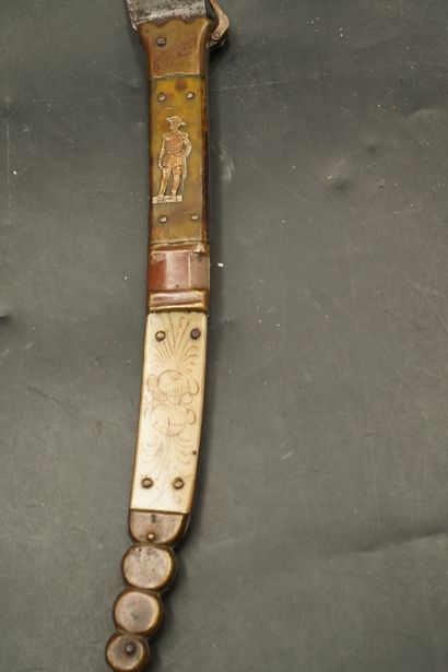 Couteau NAVAJA, manche queue de crotale,...