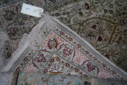 Réunion de quatre tapis en laine et soie,...