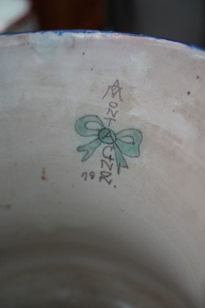 NEVERS MONTAGNON, Vase Médicis en faïence...