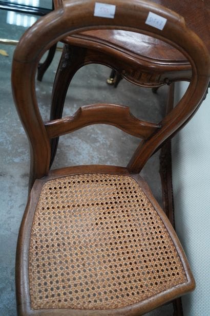Table de salon de forme mouvementée, en bois...