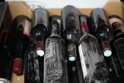 Réunion de bouteilles de vin. En l'état....