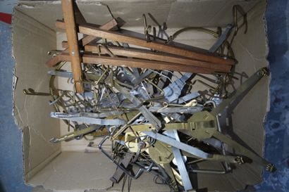 Réunion de bibelot divers. 2 cartons. En...