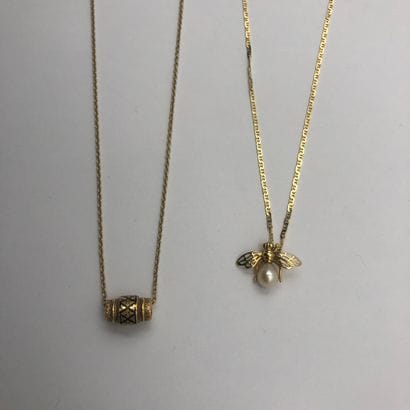 Deux chaines de cou en or 18k (750), l'une...