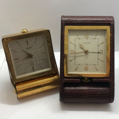 JAEGER-LECOULTRE
Deux pendulettes de bureau...