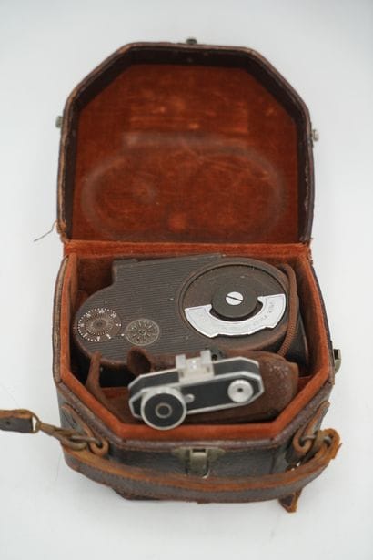 BELLE HOWELL
Camera Filmo double run eight,...