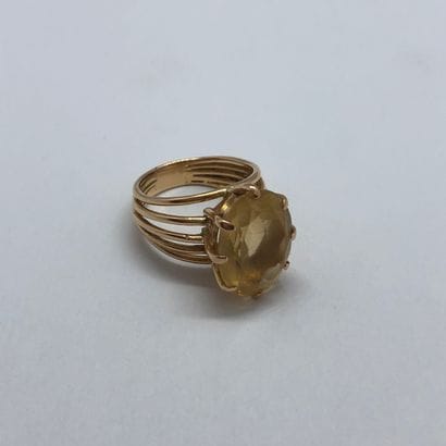 Bague en or jaune 18 k (750), griffée d'une...