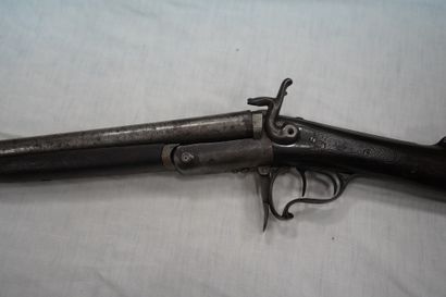 MILITARIA. Fusil à double canon en bois et...