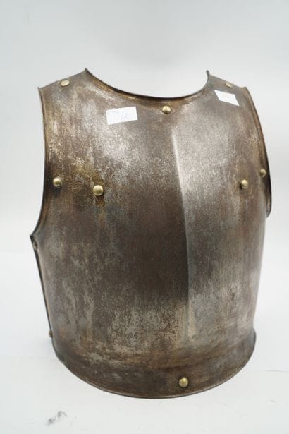 MILITARIA.
Plastron de cuirasse en acier,...