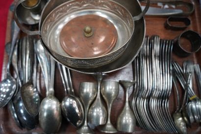 Réunion de métal argenté comprenant couverts...