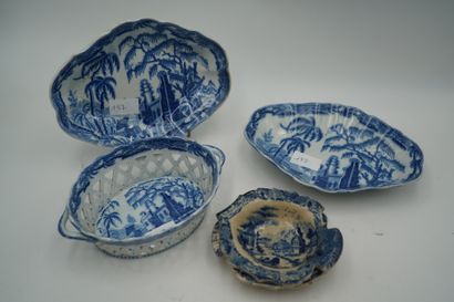ANGLETERRE, corbeille et deux petits plats...