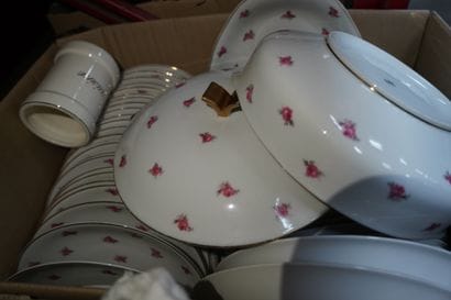 LIMOGES

Partie de service de table en porcelaine,...