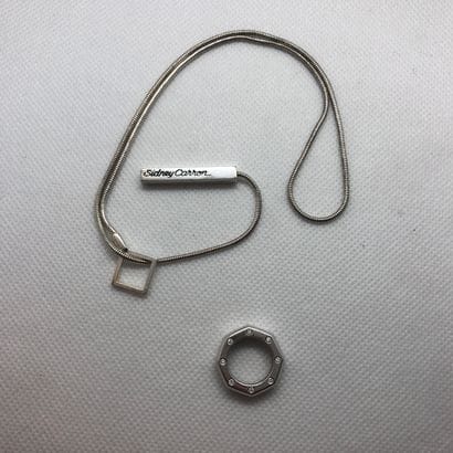 AUDEMARS PIGUET
Pendentif en or blanc 18K...