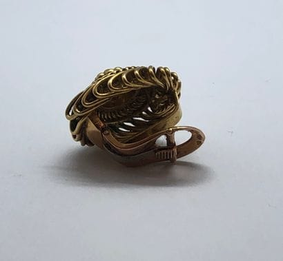 VAN CLEEF ARPELS
Un clip d'oreille en or...