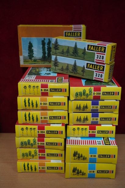 FALLER


Réunion de 16 boites d'arbres pour...