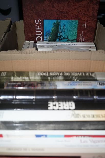 Réunion de livres reliés, brochés dont Porcelaine...