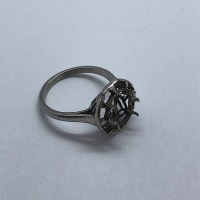 Monture de bague en platine. Accidents
Poids...