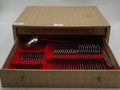 Partie de ménagère en métal argenté modèle...