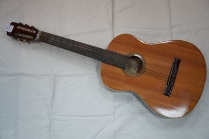 CASTELLUCIA Maître Luthier
Guitare, étiquette...