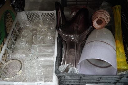 Réunion de verrerie dont verres, vases, en...