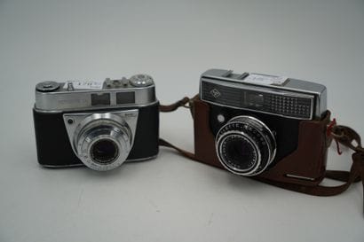 Deux appareils photo comprenant : Kodak Retinette...