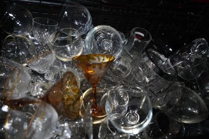 Réunion de verrerie dont verres, pichets...