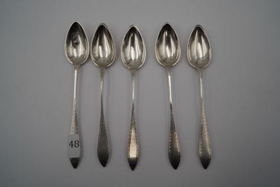 Suite de cinq cuillères à confiture en argent...