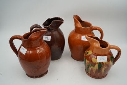 Réunion de neuf pichets à cidre en terre...
