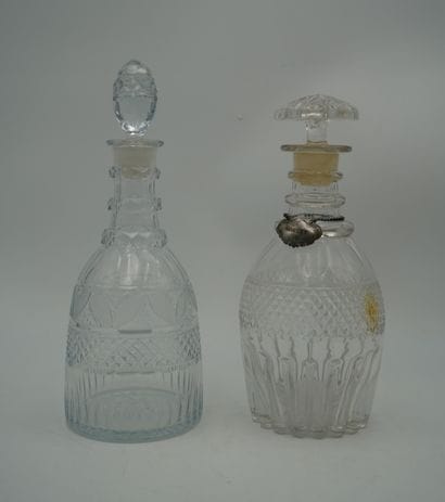 BACCARAT OU LE CREUSOT, deux carafes en cristal...