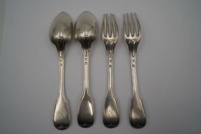 Deux couverts en argent, chiffrés, modèle...