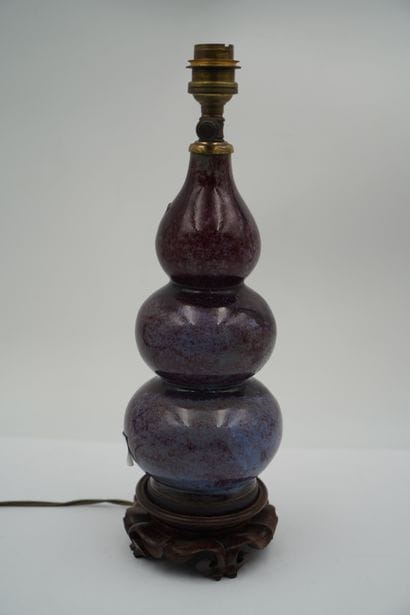 CHINE
Vase en porcelaine émaillée mauve,...