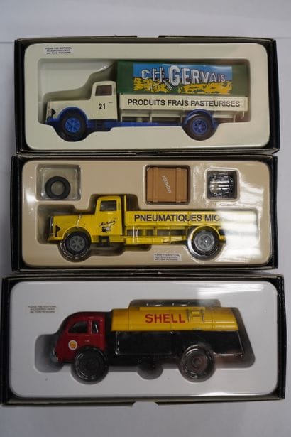 CORGI
Réunion de 3 véhicules miniatures dans...
