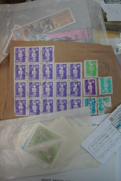 Réunion d'albums de timbres dont South Arabia,...