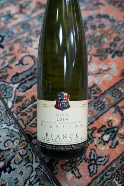Réunion de bouteilles de vin. Un carton....